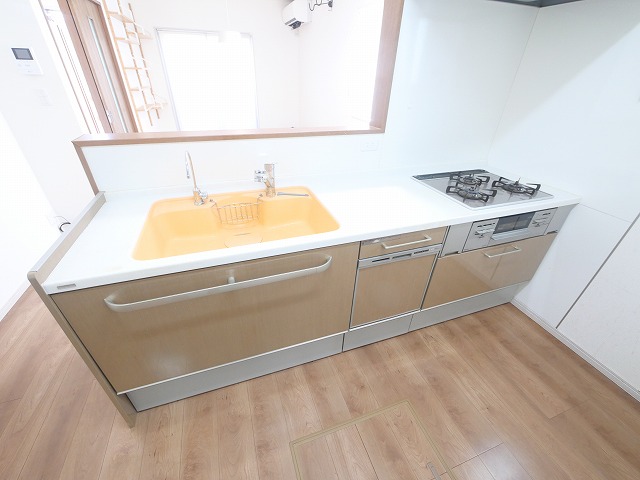 キッチン　コンパクトなキッチンで掃除もラクラク