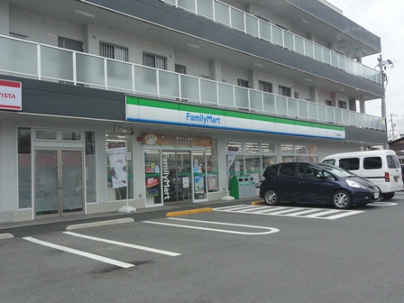 コンビニ　ファミリーマート八本松東三丁目店（コンビニ）まで427m