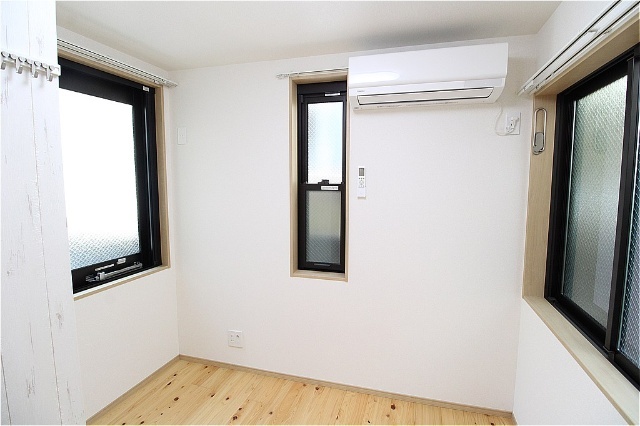 居室・リビング　３面採光☆