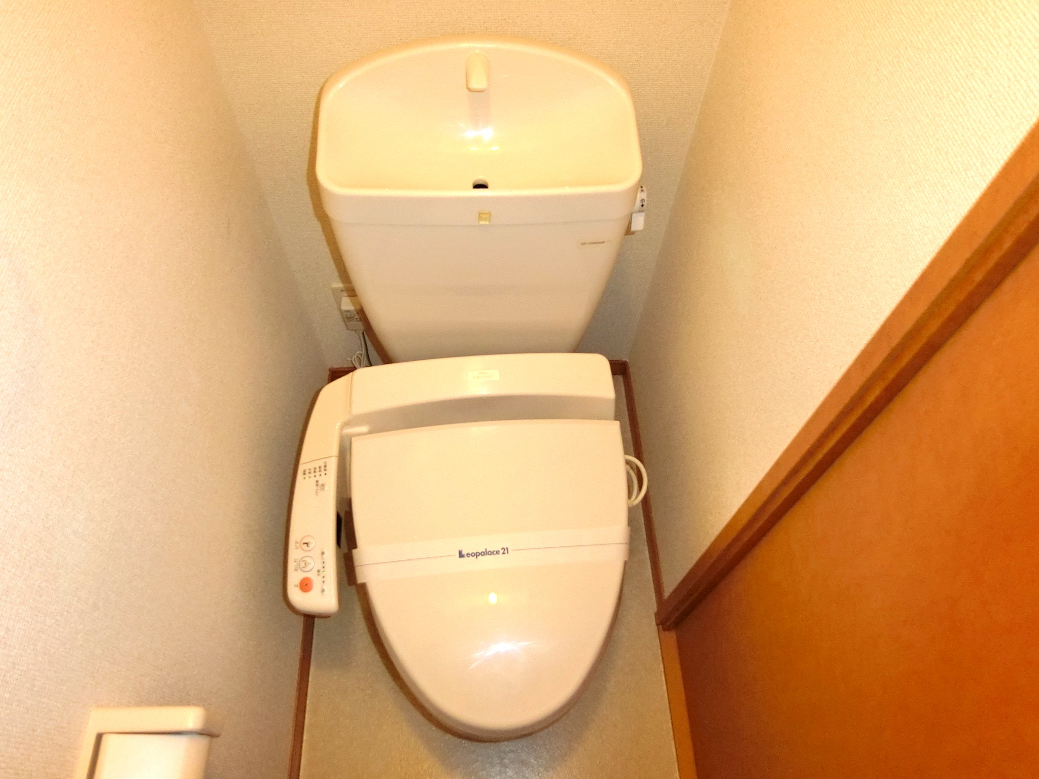 トイレ　温水洗浄便座付トイレです☆