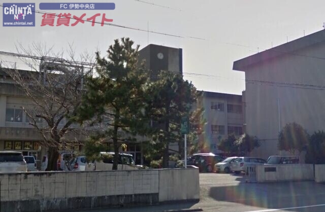 中学校　伊勢市立港中学校（中学校）まで332m