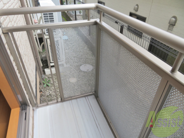 バルコニー　バルコニー。洗濯物がはかどりそうな広さがありますよ。