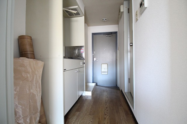 玄関　同物件、別号室のものです。