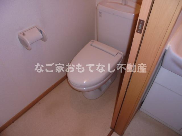 トイレ　※写真は別号室