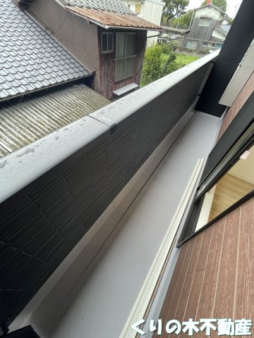 バルコニー　暖かな日差しのふりそそぐバルコニー
