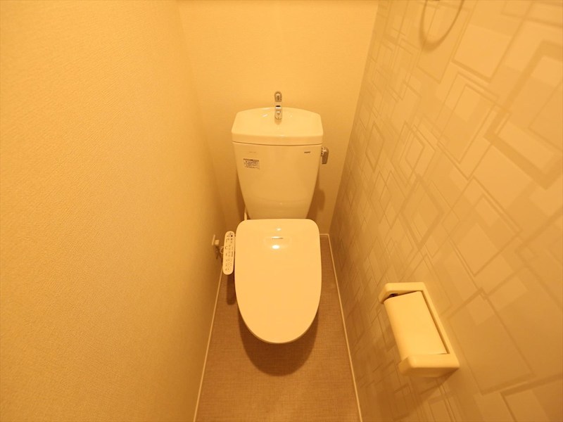 トイレ　温水洗浄暖房便座付トイレ　同仕様写真