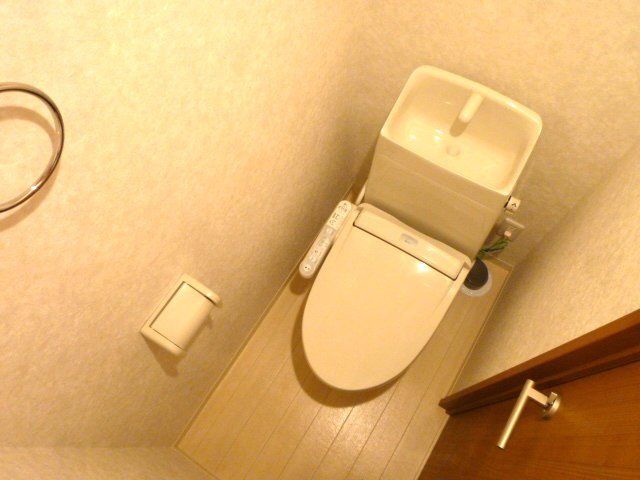 トイレ　ウォシュレット搭載のトイレです。