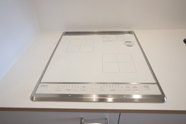 キッチン　ＩＨコンロ付きです！