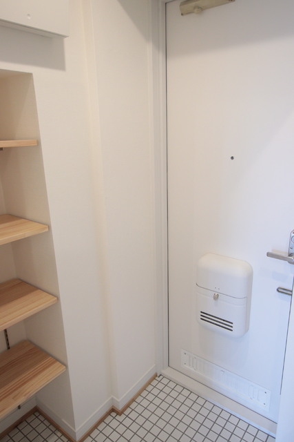 玄関　収納棚付きの玄関です！