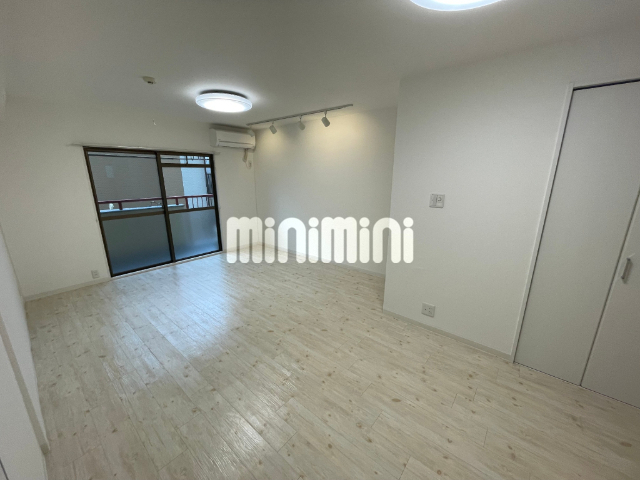 居室・リビング　日当たりの良いお部屋です。