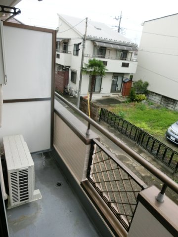 バルコニー　東向きの日当たりのよいバルコニー。