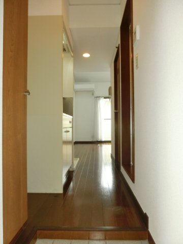 玄関　玄関入るとこんな感じ。