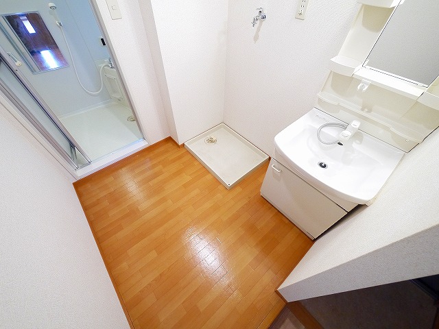 洗面設備　コンパクトで使いやすい洗面所