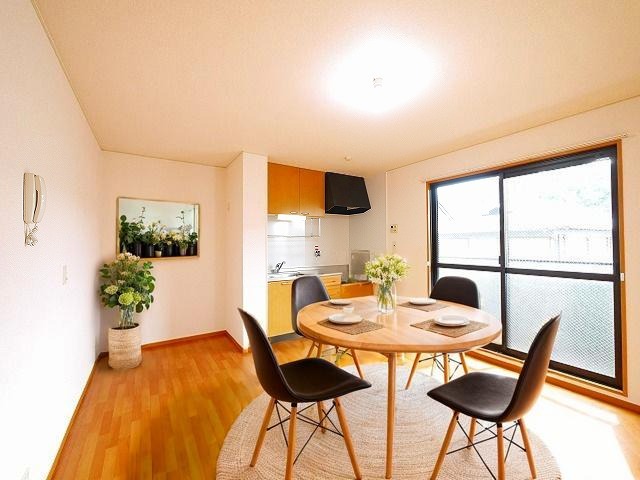 居室・リビング　CGで家具等を配置したもので家具等は含まれません