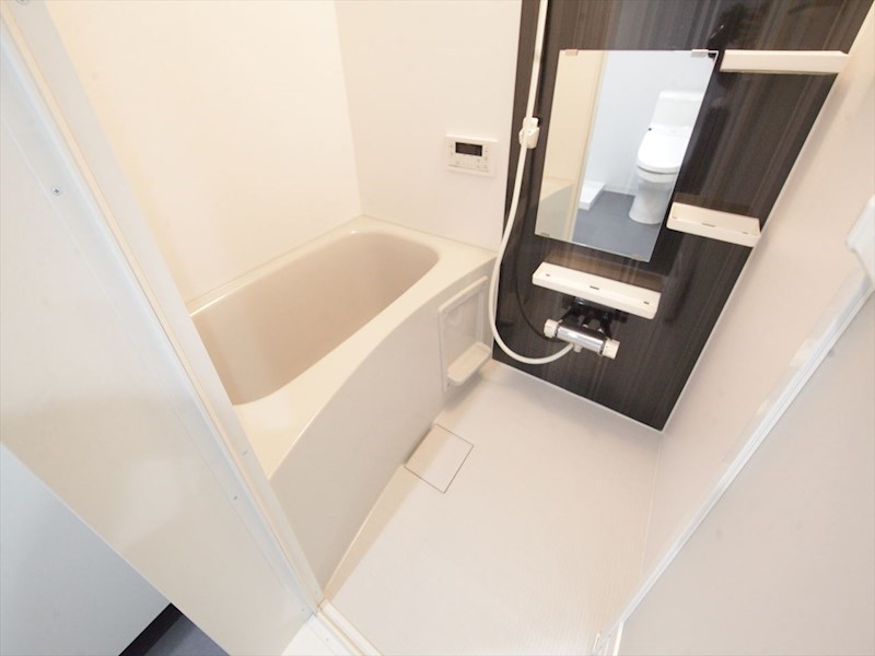 バス・シャワールーム　浴室暖房乾燥機付　追い焚き機能付お風呂　同仕様写真