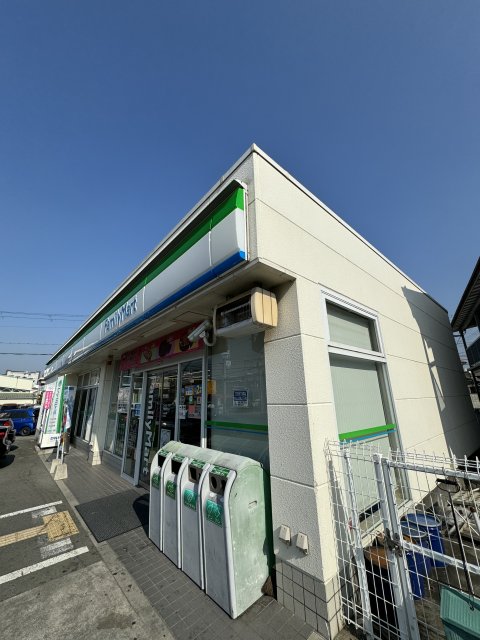 コンビニ　ファミリーマート　平岡町西谷店（コンビニ）まで335m
