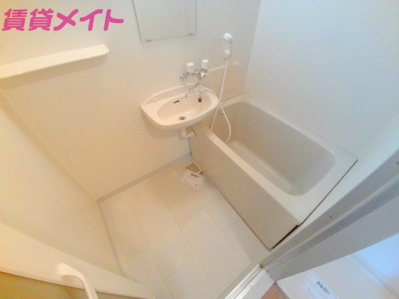 バス・シャワールーム　同型反転参考写真