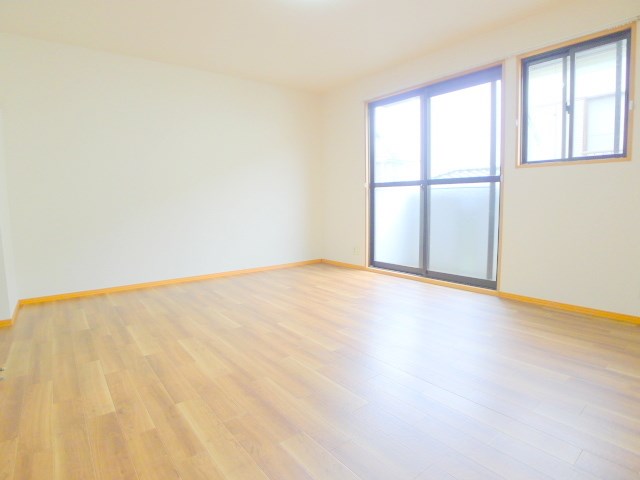 その他　南に面して明るいお部屋です