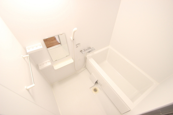 バス・シャワールーム　※別部屋の写真です