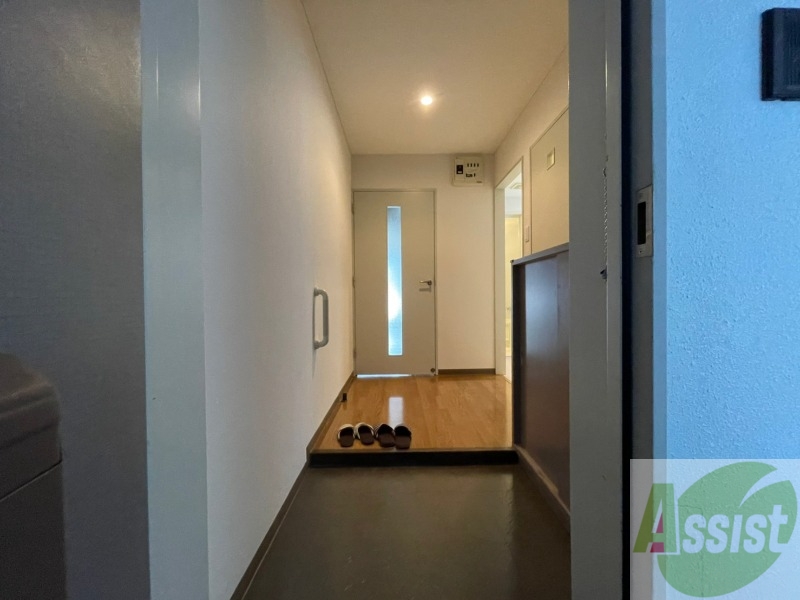 玄関　玄関の様子です。明るい印象ですね。気分もあがりそう。