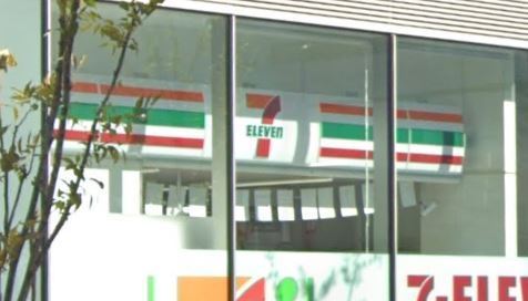 コンビニ　セブンイレブン（コンビニ）まで650m