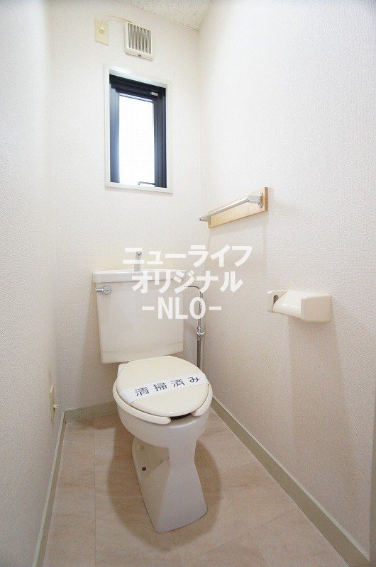 洗面設備　洗濯機置場もスペースが確保されており、使いやすい洗面室です