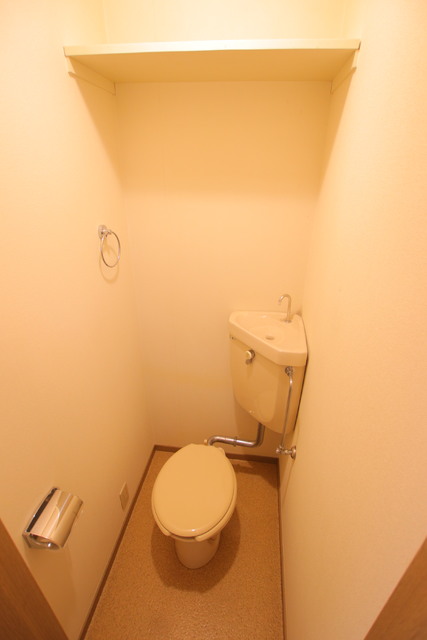 トイレ　※清掃前のお部屋となります