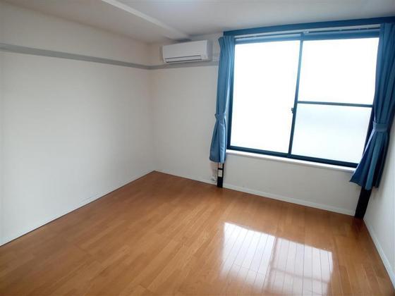 居室・リビング　※他号室の写真です