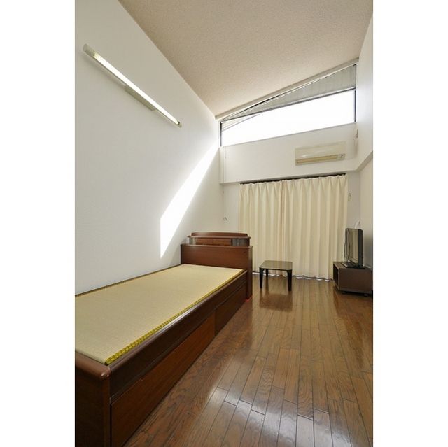 居室・リビング　洋室　８帖