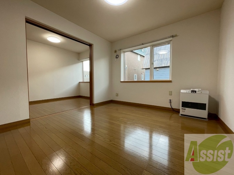 居室・リビング　広くてきれいなリビングです！快適に過ごせそうですね。