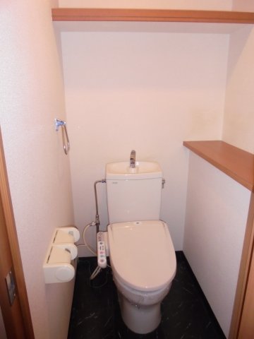 トイレ　温水洗浄暖房便座