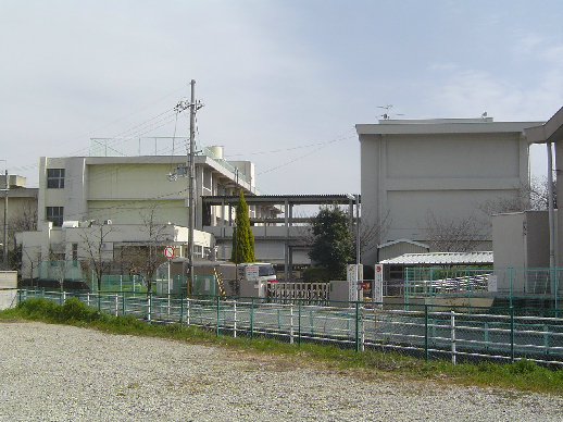 小学校　久御山町立佐山小学校（小学校）まで455m