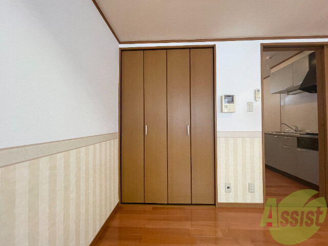 収納　こちらはクローゼットです収納には困りませんね！