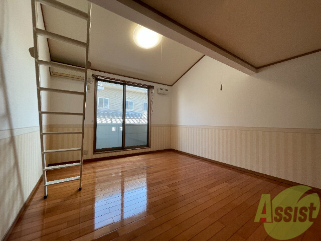 居室・リビング　６帖の洋室です、広々としていて綺麗ですね！