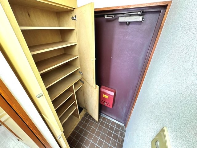 玄関　イメージ（同建物内別部屋の写真です）