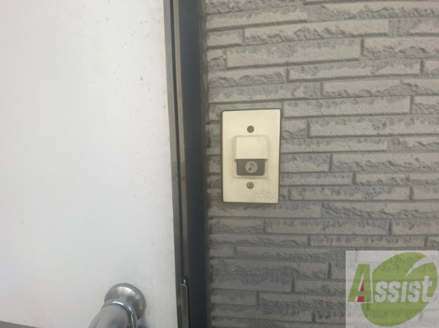 セキュリティ　玄関にはインターホンがついてました、安心ですね