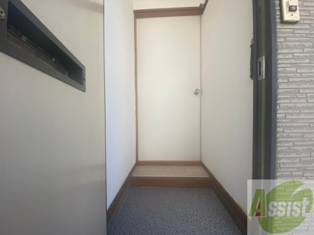 玄関　玄関です。カーテンレールもついていますよ。