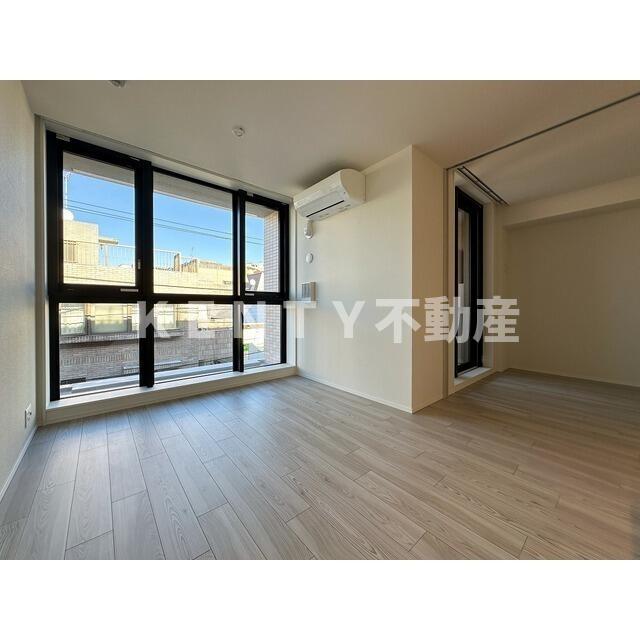 居室・リビング　こちらの居間で趣味の時間をお楽しみください