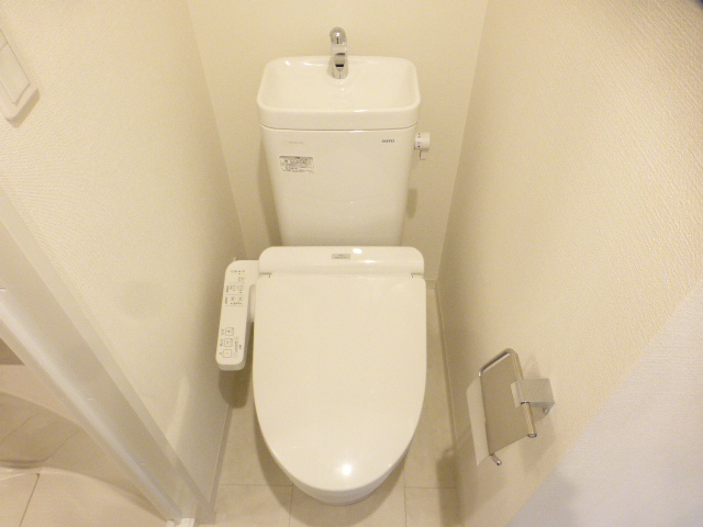 トイレ　WC　温水洗浄便座