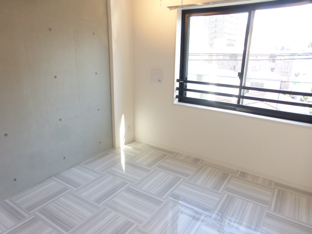 居室・リビング　洋室6.5帖　明るい室内