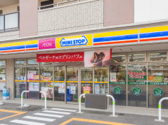 コンビニ　ミニストップ松戸駅前店（コンビニ）まで81m