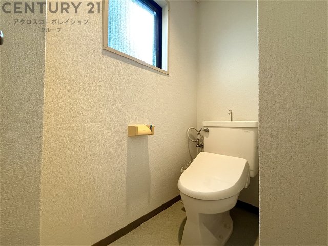 トイレ　温水洗浄便座機能付きトイレです！