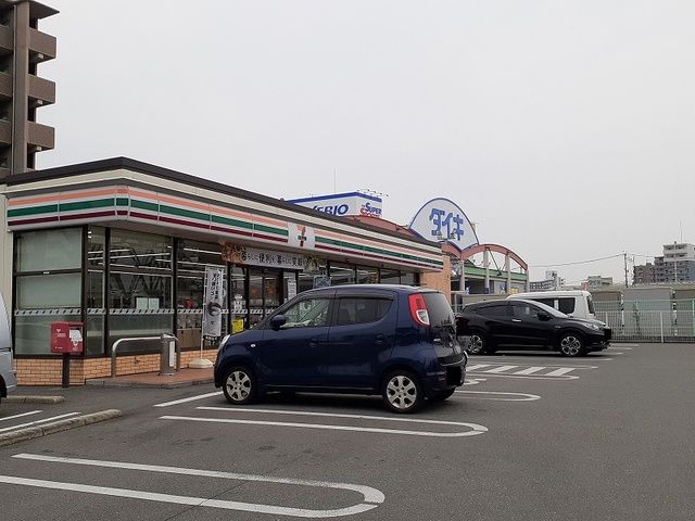 コンビニ　セブンイレブン本荘町店（コンビニ）まで40m