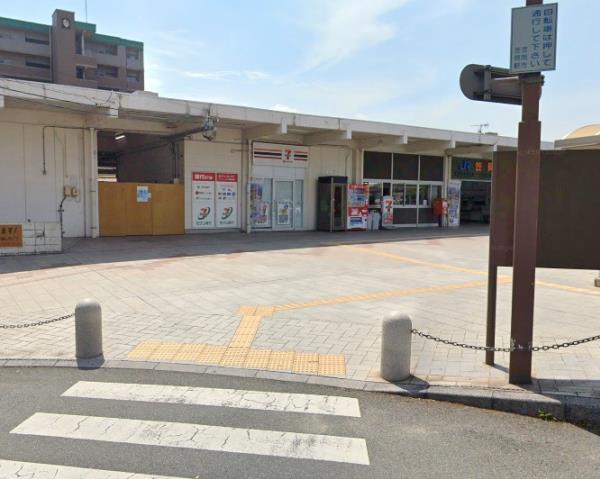 コンビニ　セブンイレブン（コンビニ）まで658m