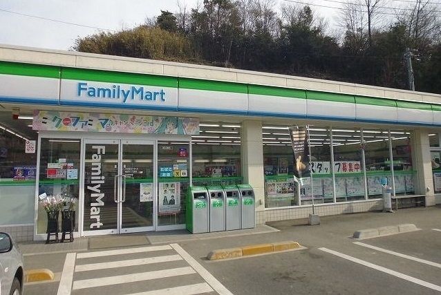 コンビニ　ファミリーマート（コンビニ）まで280m