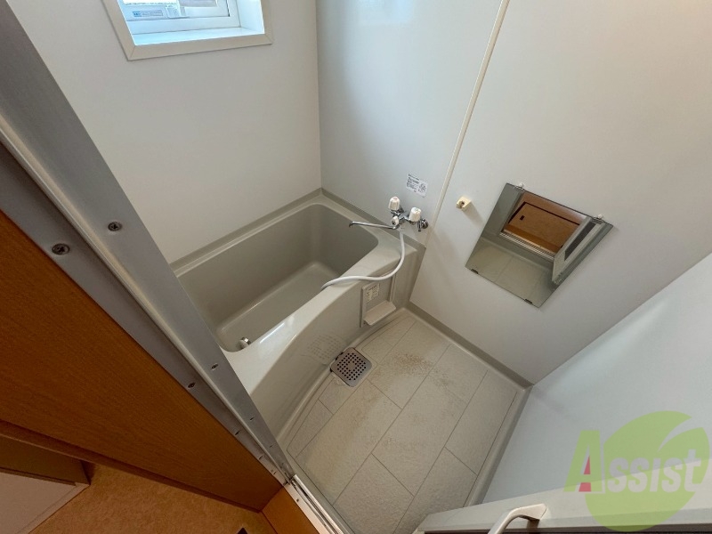 バス・シャワールーム　ユニットバスです。疲れを癒すのに欠かせませんね！