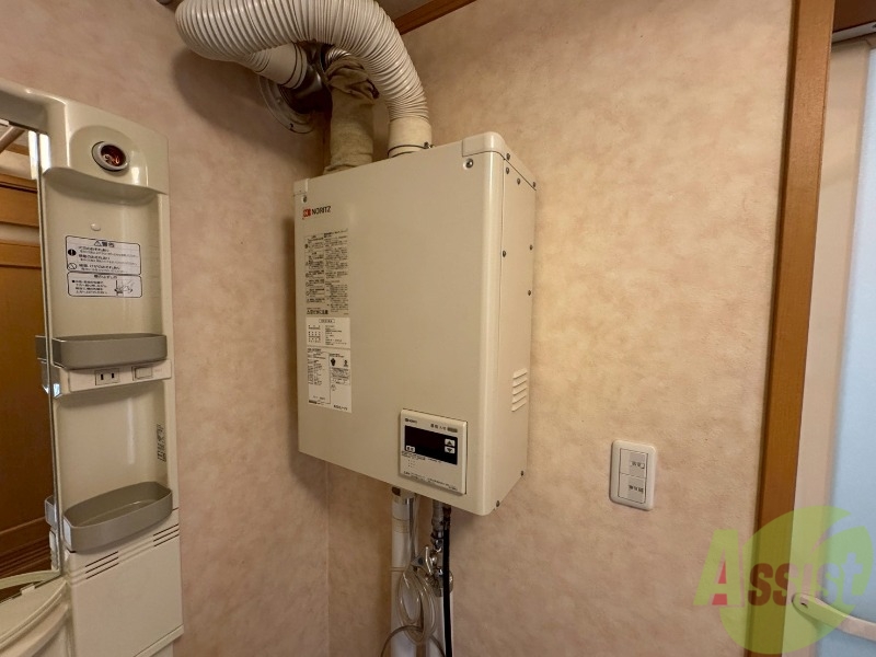 その他設備　ガス給湯器です。操作しやすいパネルになってます。