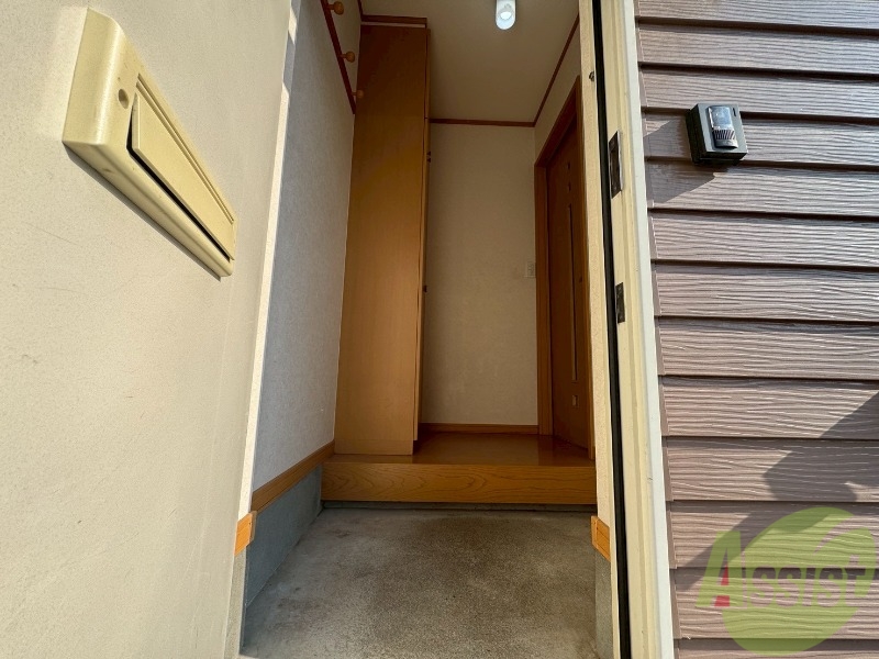 玄関　玄関の様子です。明るい印象ですね。気分もあがりそう。