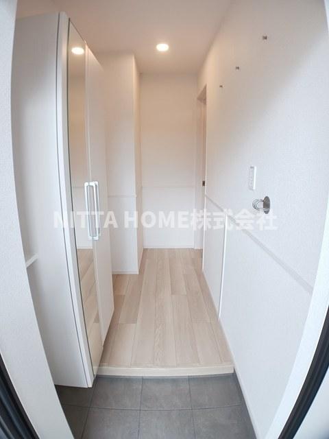 玄関　広いスペースの玄関です♪