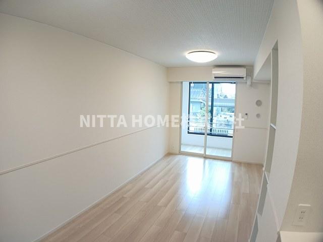 居室・リビング　リビング広々１３．３帖です☆彡